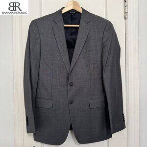 Banana Republic Men’s Gray Suit Jacket | 38S